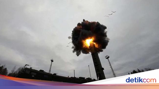 rusia luncurkan rudal antarbenua saat latihan perang nuklir 1 169.jpeg